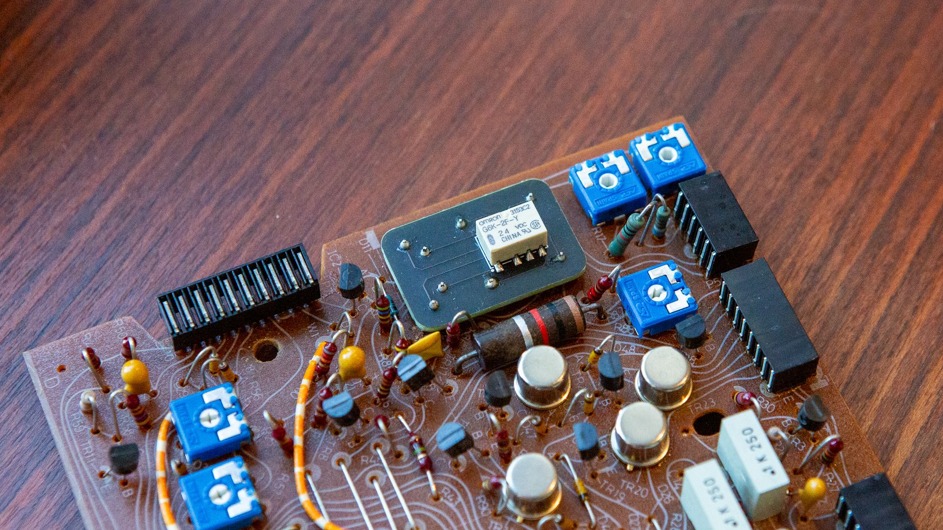 The Siemens relay replacement fitted on a BeoGram 4000 series main board